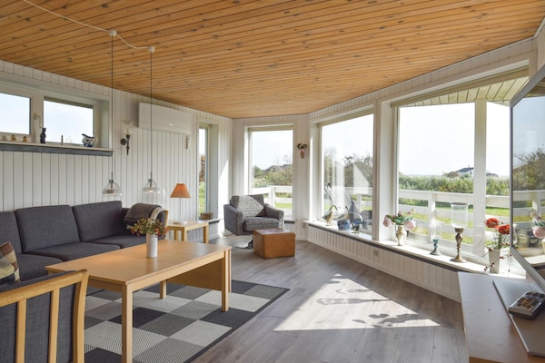 Télévision, cheminée, lecteur de DVD