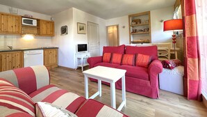 Living area - Spacious 4-room apartment for 6 - 3 bedrooms - 65m2 - Balcony - Near cable car (Valfréjus)