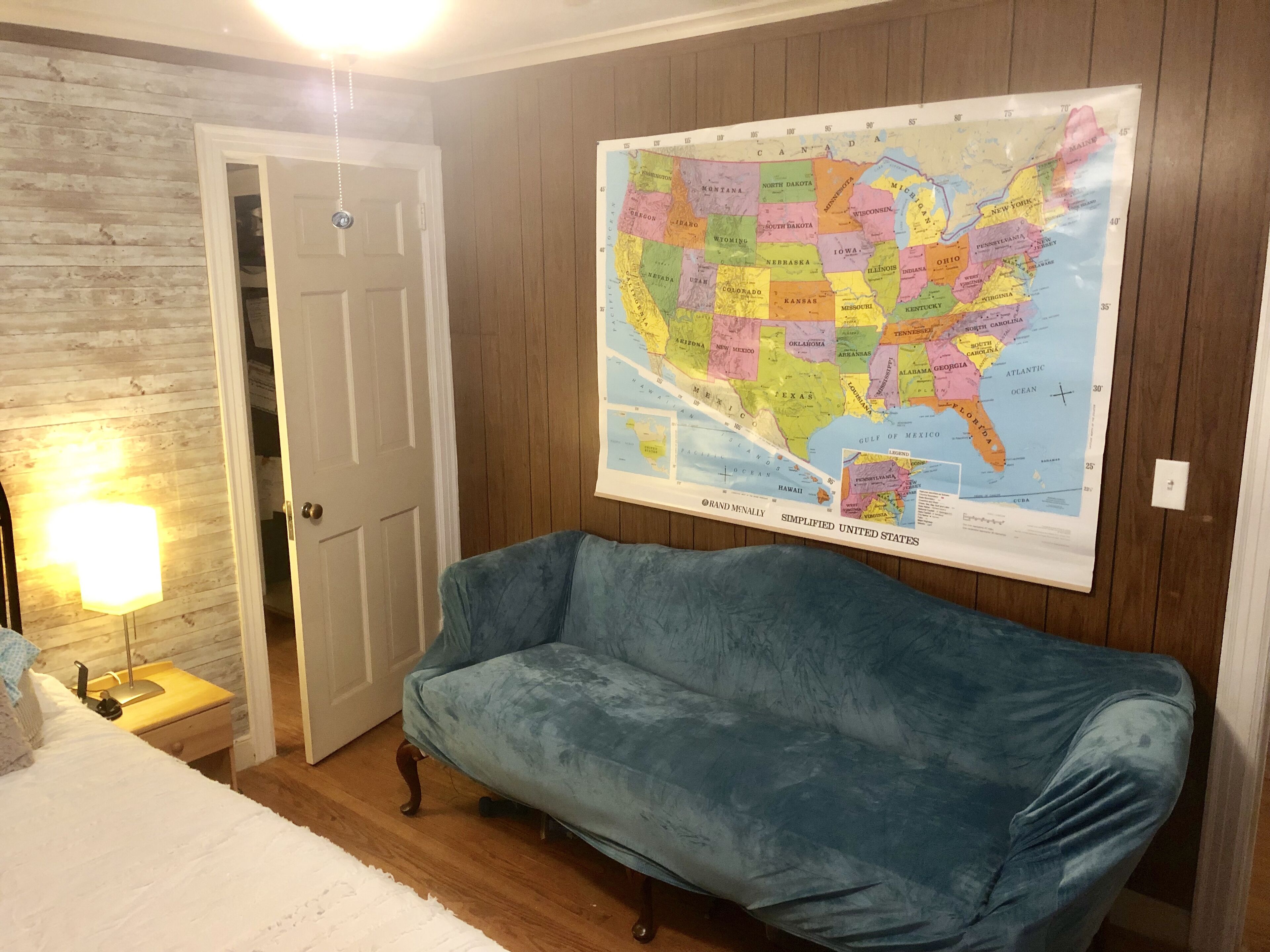 Rustic Cape by the Lake- 3 bedrooms