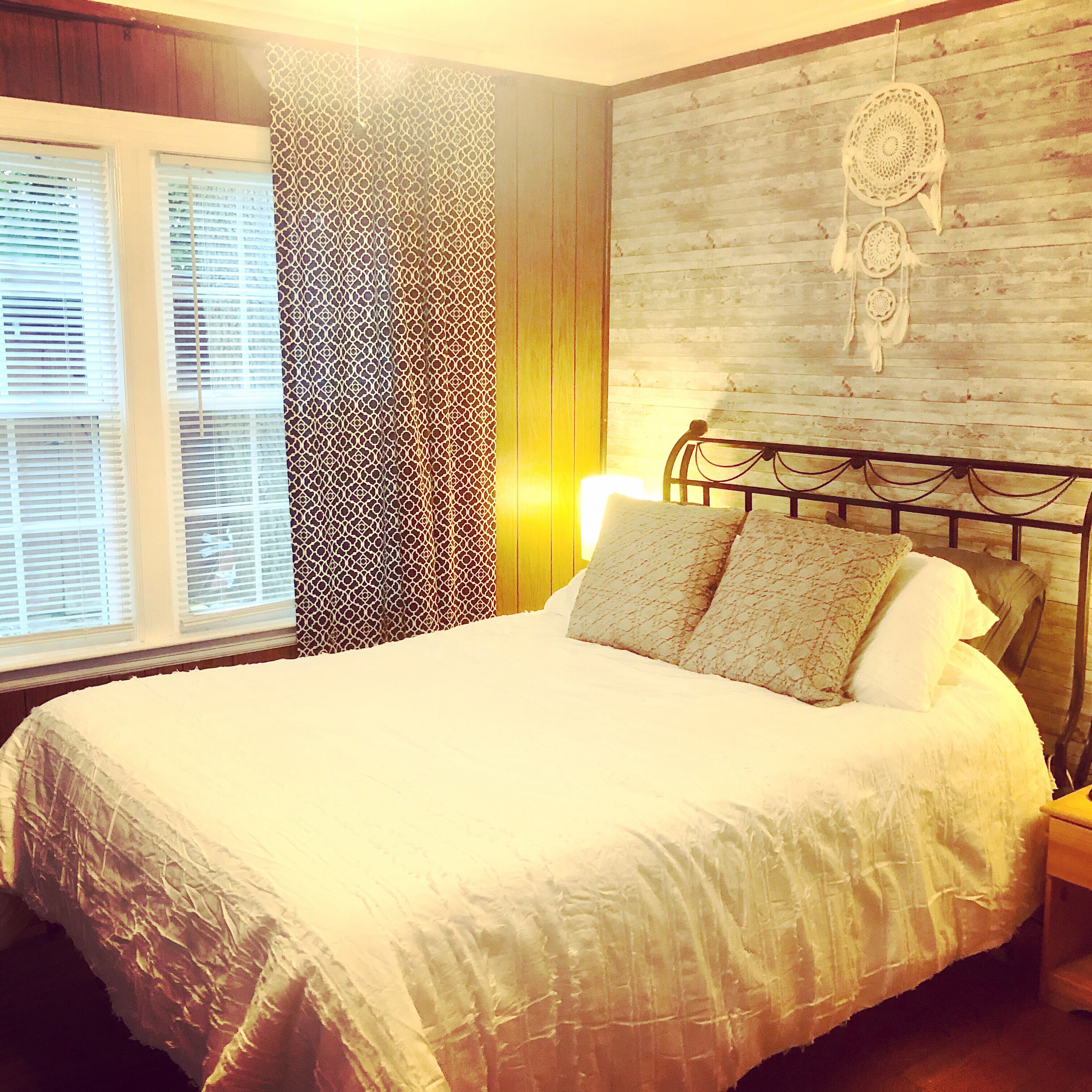 Rustic Cape by the Lake- 3 bedrooms