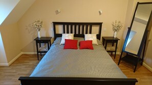 4 habitaciones, tabla de planchar con plancha, wifi y ropa de cama 