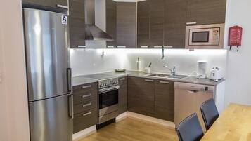 Geladeira, micro-ondas, lava-louças