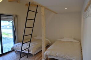 Quadruple Room (Shared Bathroom) | Free WiFi, bed sheets - BED N CHILL Shippoya - Hostel (Mitoyo)