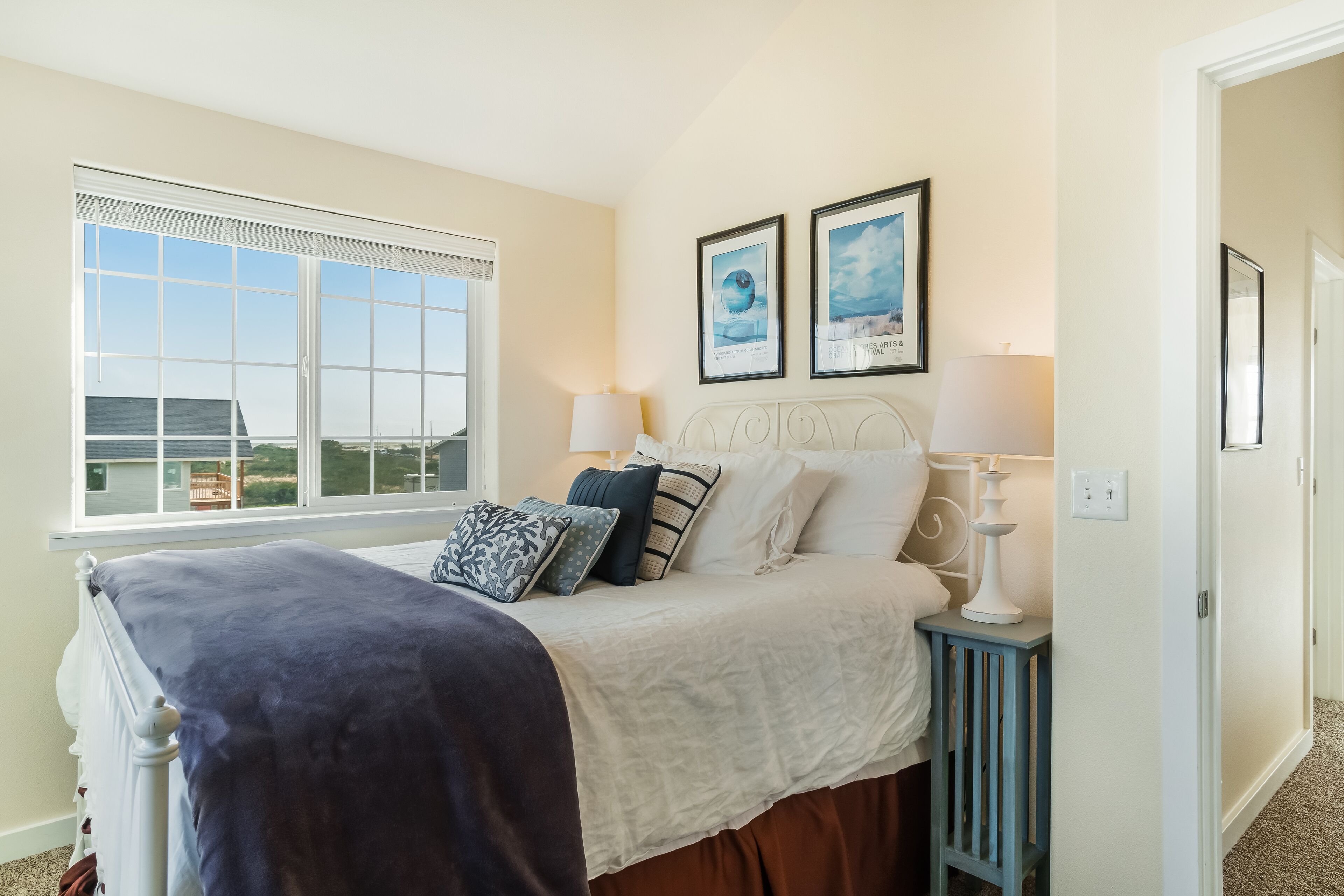 Ocean-view home with two balconies & well-equipped kitchen - walk to the beach