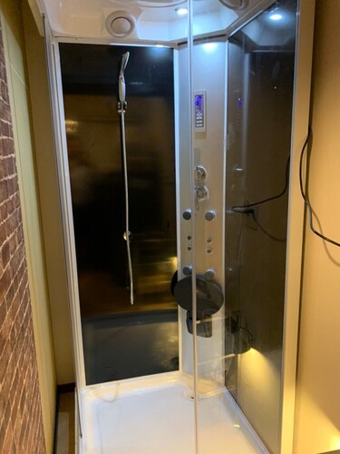 バスルームのシャワー