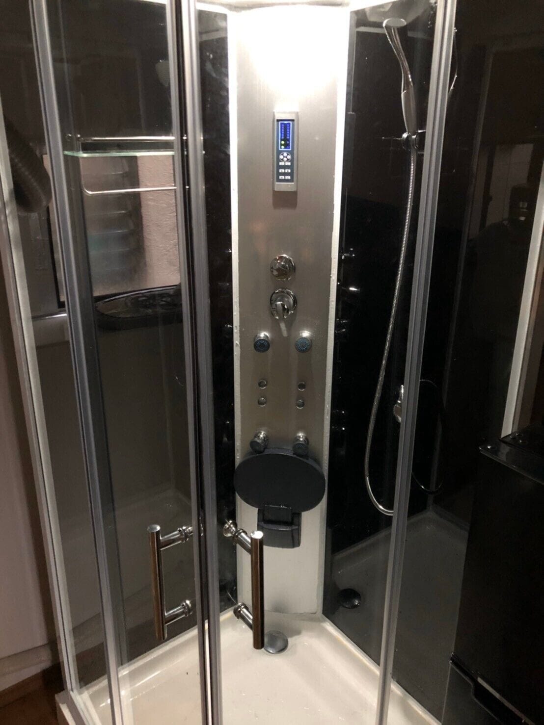 Private Vacation Home | Bathroom shower