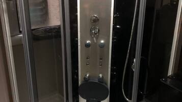 Private Vacation Home | Bathroom shower