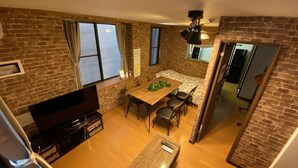 A compact living space with a dining area, a TV, and a kitchen. - Hotel El Shinjuku 2 (Tokyo)