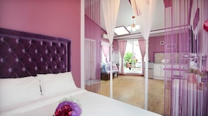 Kamar Basic (Lavender) | Tirai kedap cahaya dan Wi-Fi gratis