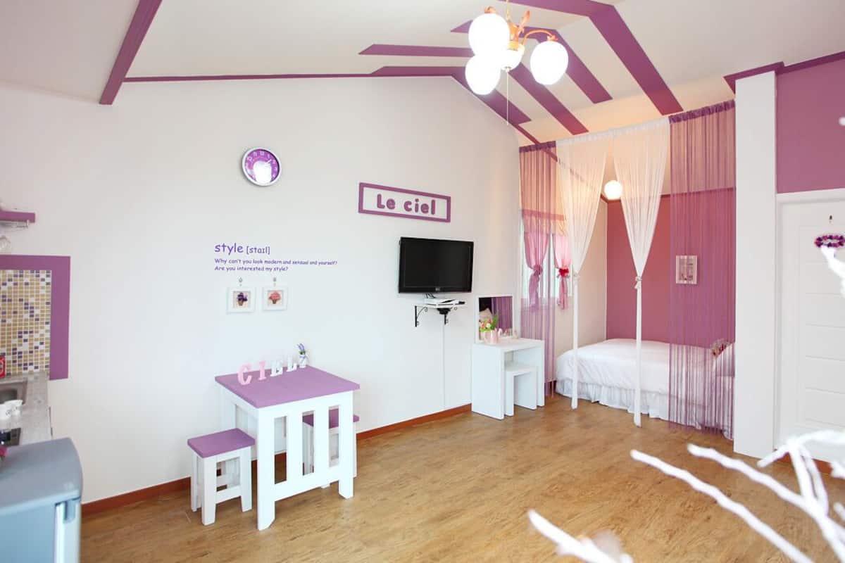 Habitación básica (Lavender) | Cortinas blackout y wifi gratis