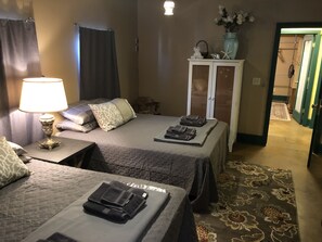 6 slaapkamers, een strijkplank/strijkijzer, wifi, beddengoed