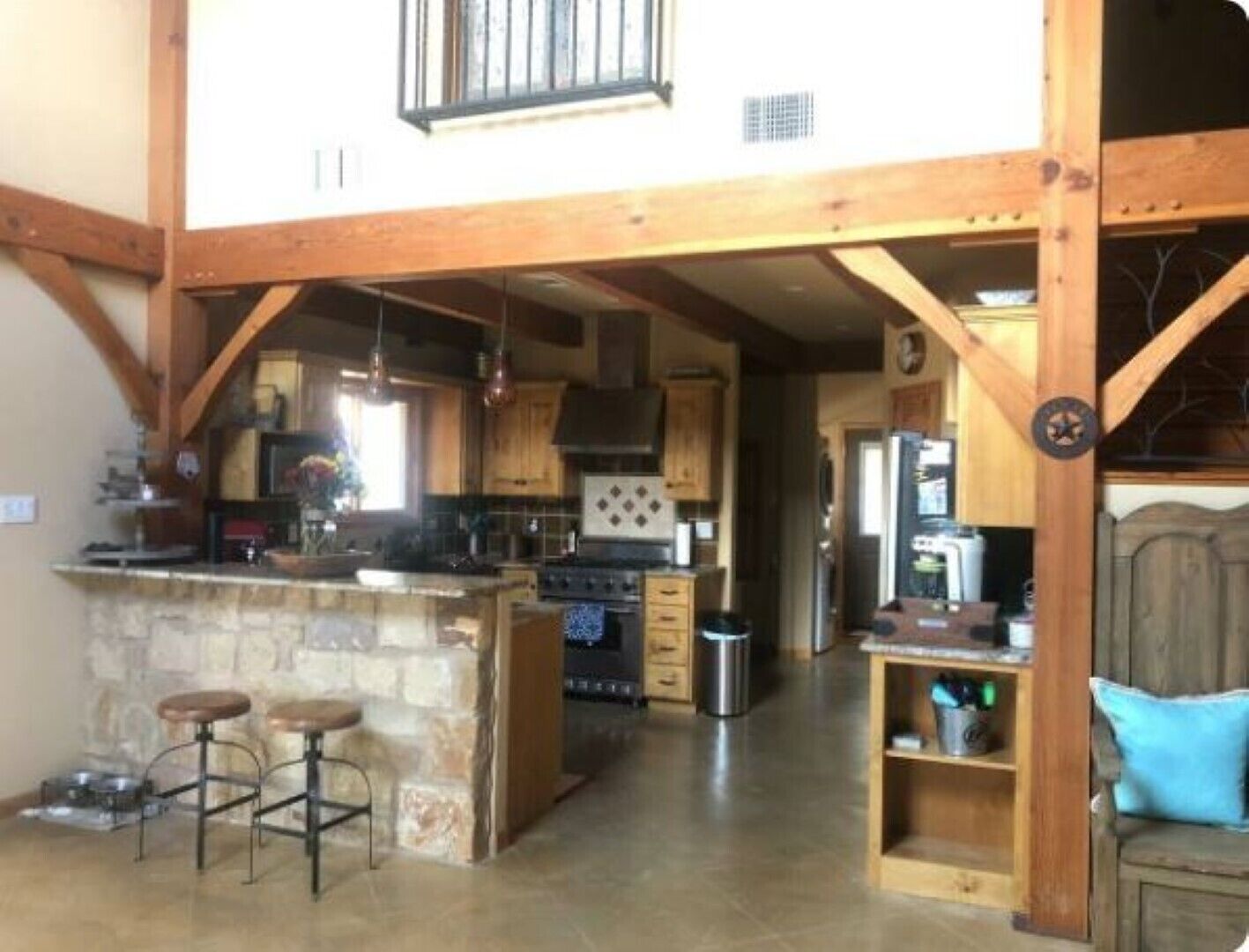 Texas Hill Country House- 17 private, dog friendly acres 
