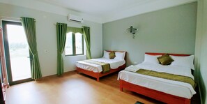 Habitación cuádruple estándar | Ropa de cama de alta calidad, camas con pillow-top y minibar