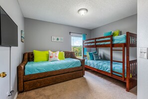 7 bedrooms, travel crib, free WiFi, bed sheets