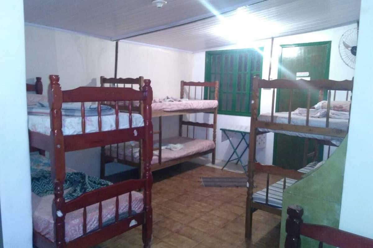 Dormitório compartilhado tradicional | Wi-Fi de cortesia, roupa de cama