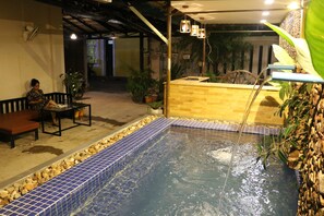 Public bath - Our House Bungalow (Kampot)