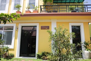 Family Suite, Garden View | Courtyard view