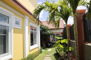 Property grounds - Our House Bungalow (Kampot)