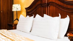 In-room safe, iron/ironing board, free WiFi, bed sheets - Hotel Dostyk (Shymkent)