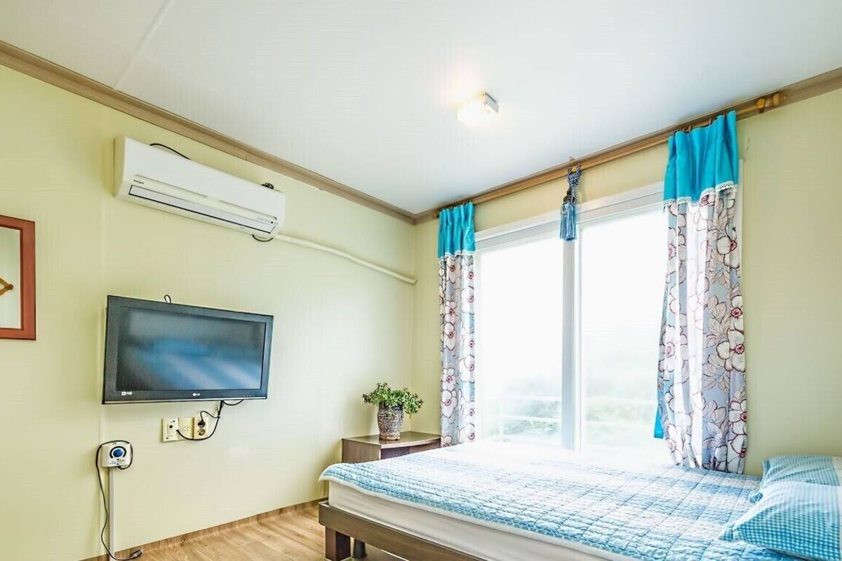 Room, Annex Building (2F) | WiFi (free)