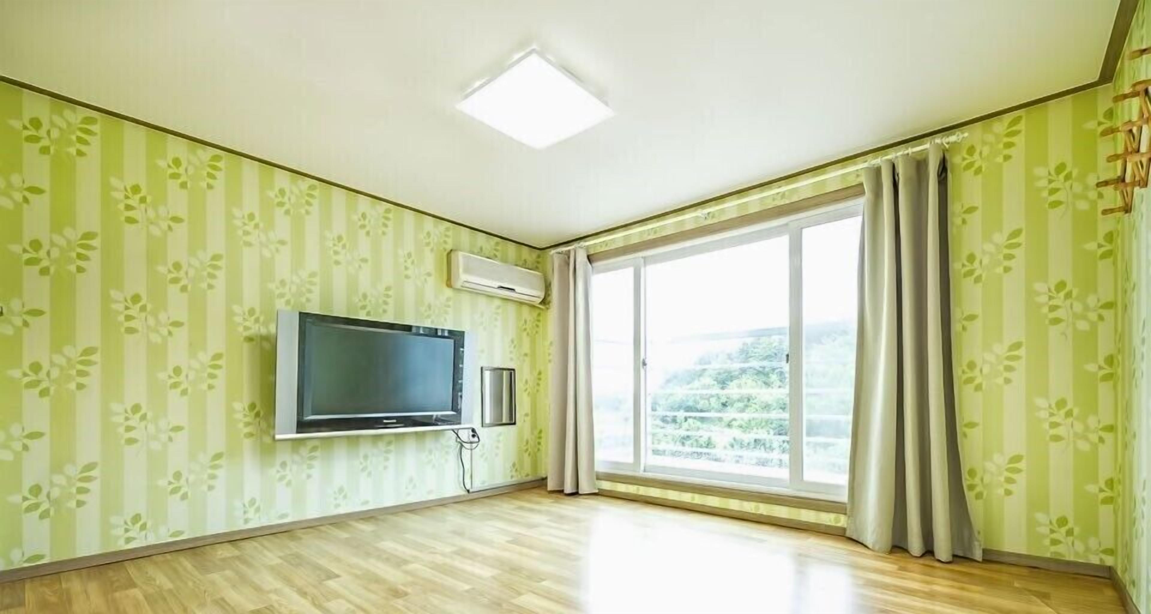 Kamar, gedung tambahan (3F) | Area keluarga | TV layar datar
