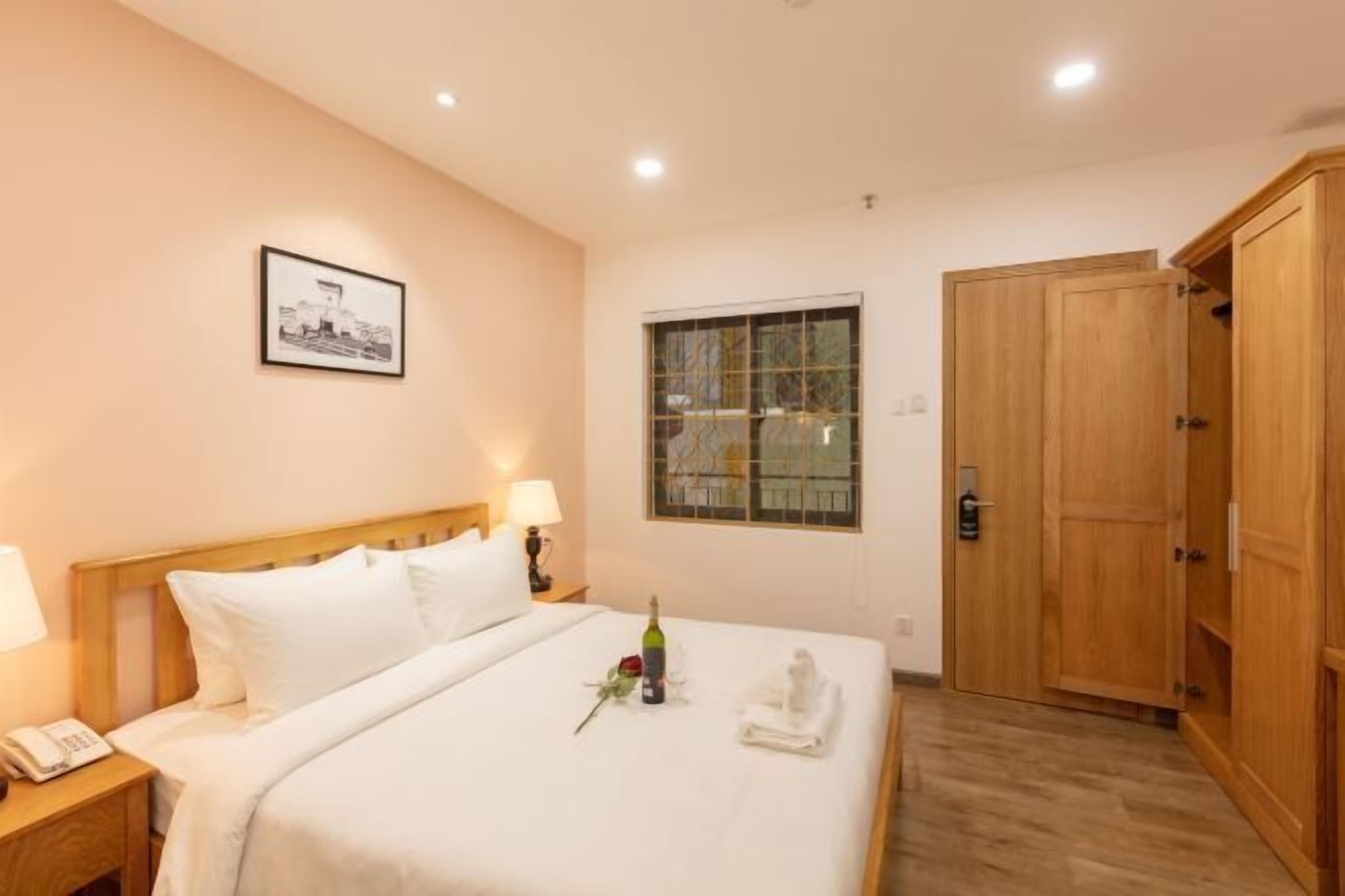 Minibar, in-room safe, free WiFi, wheelchair access