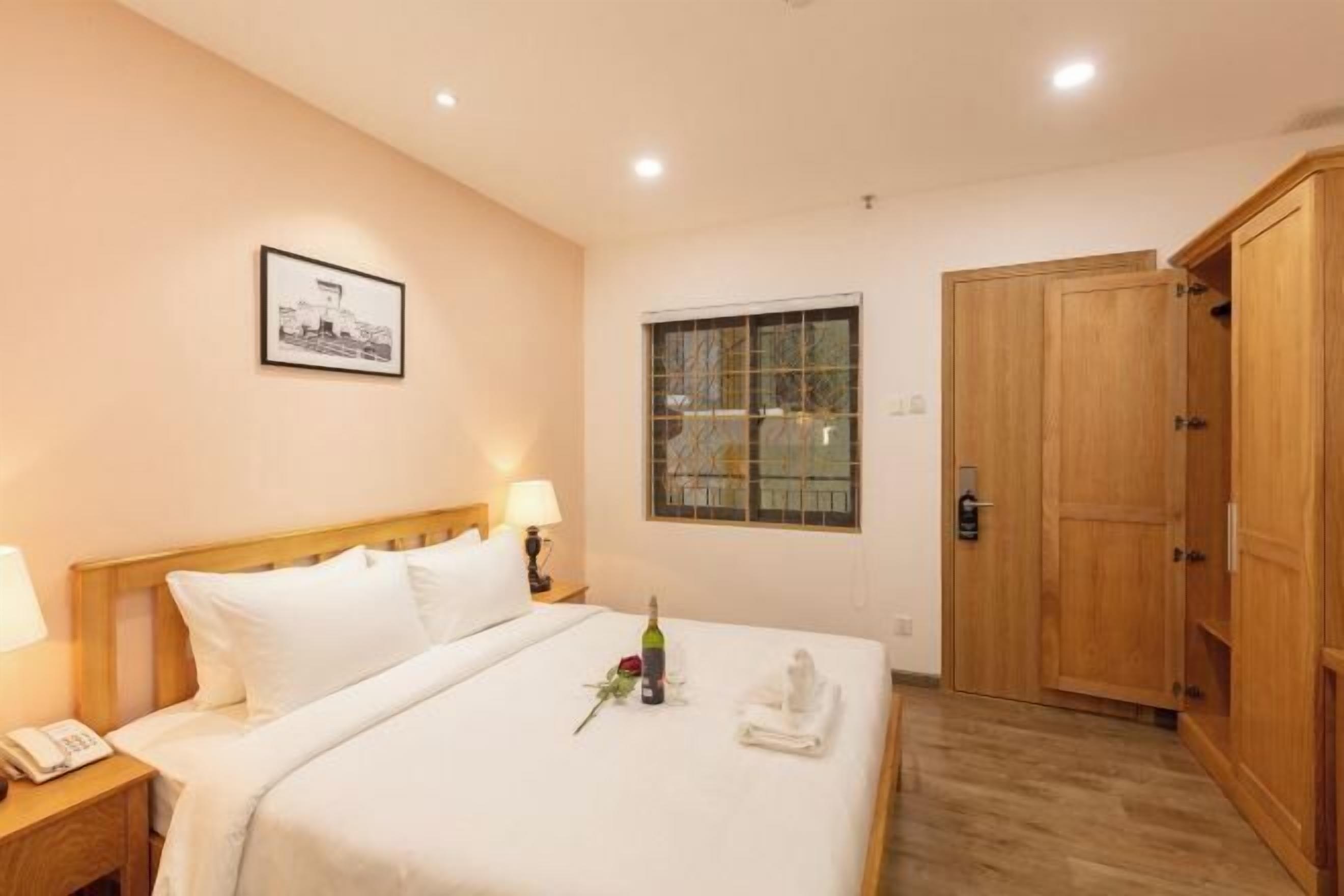 Minibar, in-room safe, free WiFi, wheelchair access