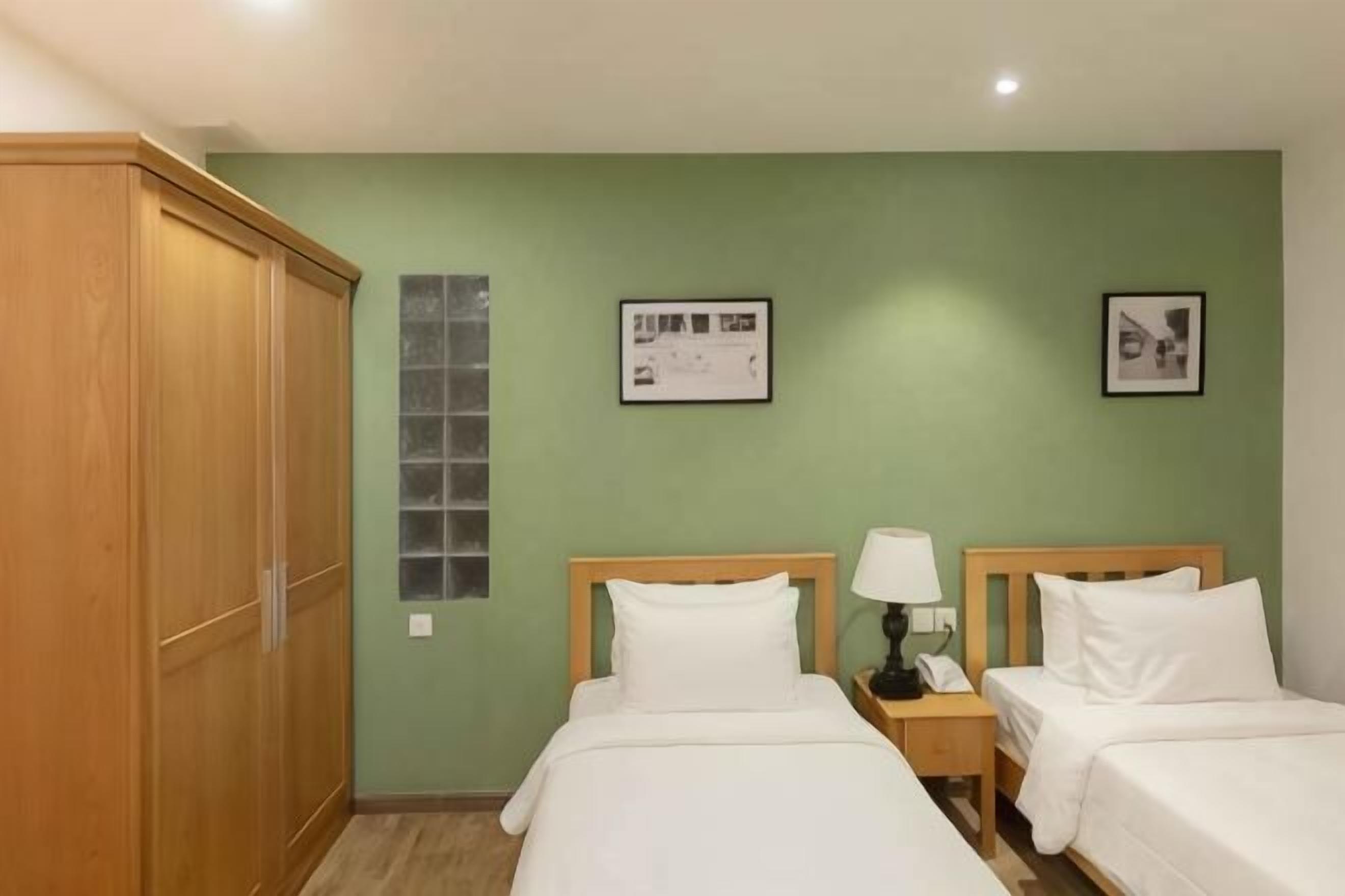 Minibar, in-room safe, free WiFi, wheelchair access