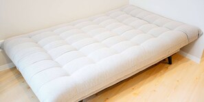 Desk, soundproofing, free WiFi - Mcity in Furujima (Naha)