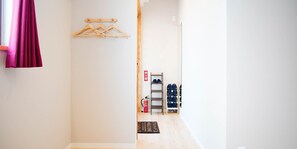 Standard Family Room 101 | Desk, soundproofing, free WiFi - Mcity in Furujima (Naha)