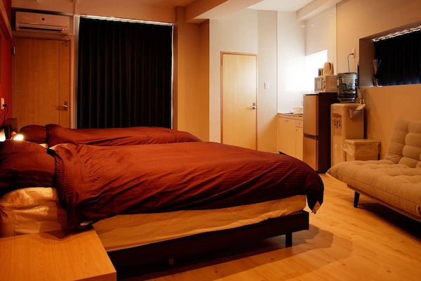 Standard Family Room 201 | Desk, soundproofing, free WiFi