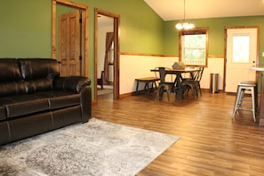 Appartamento (A) | Soggiorno | TV a schermo piatto 55 pollici con canali via cavo, Smart TV, Netflix