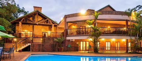Outdoor pool, sun loungers