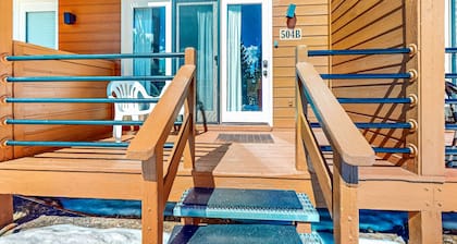 Comfy getaway with mountain views, pool, sauna, hot tub, & rec center