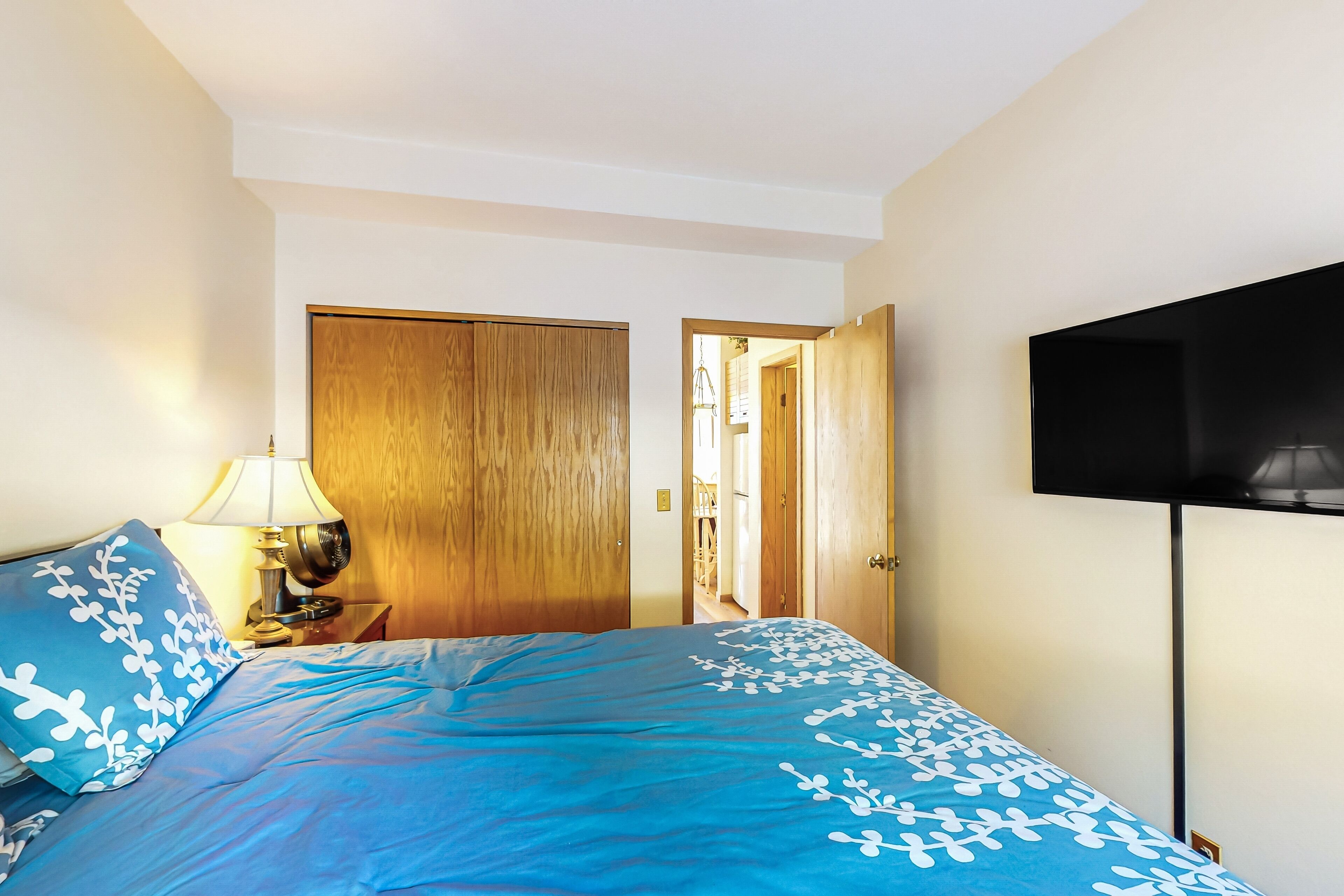 1 bedroom, iron/ironing board, internet, bed sheets