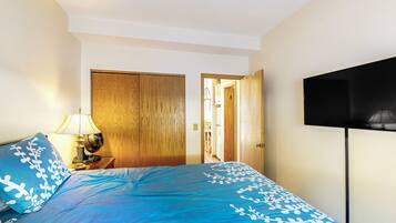 1 bedroom, iron/ironing board, internet, bed sheets