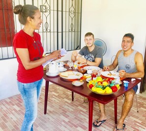 Desayuno continental todos los días (con cargo)