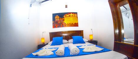 مكتب ومكواة/لوح كي وواي فاي مجانًا وملاءات أسرّة