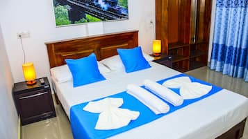 Standard Double Room | Desk, iron/ironing board, free WiFi, bed sheets