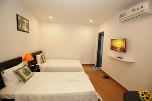 Minibar, iron/ironing board, free WiFi, bed sheets