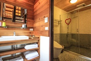 Standard Quadruple Room, Non Smoking | Bathroom | Shower, slippers, towels - Totally Habitat Homestay (Wujie)