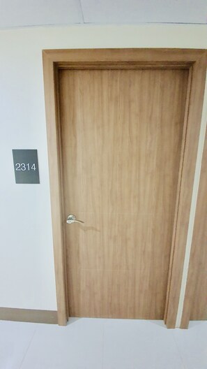 Interior - Elegant Condo Near Airport, Malls & Universities with High-speed Internet (Cebu City)