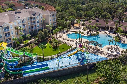 Steps from clubhouse. "Be Our Guest" in Windsor Hills-pool heat included