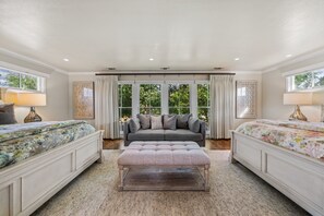 6 bedrooms, iron/ironing board, WiFi, bed sheets - The Live Oak Haus (Sleeps 19) - 6 Bed | 6 Bath | Pool + Hot Tub + Fire Pit (Fredericksburg)