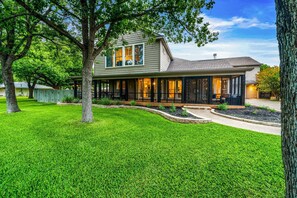 Exterior - The Live Oak Haus (Sleeps 19) - 6 Bed | 6 Bath | Pool + Hot Tub + Fire Pit (Fredericksburg)