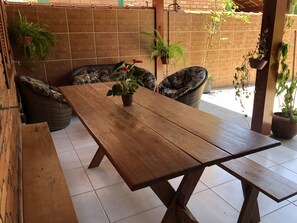 Outdoor dining - Pousada Ilha do Encanto (Canasvieiras)