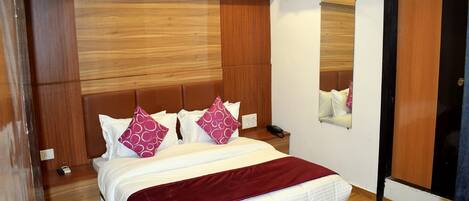 Deluxe Room | In-room safe, rollaway beds, free WiFi, bed sheets