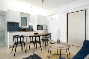 Apartment, 2 Bedrooms | In-room dining