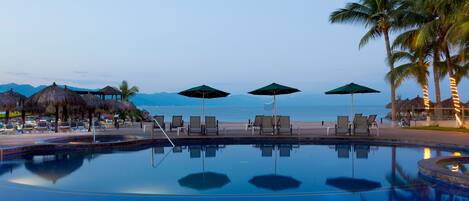 Outdoor pool, a heated pool