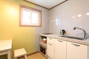 Private kitchenette - Brothers Pension (Sokcho)